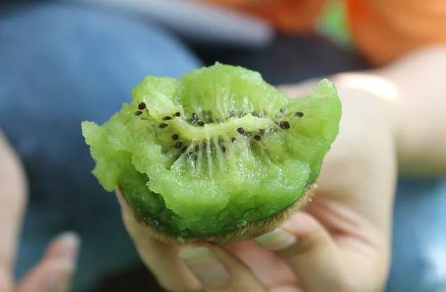 去年一上架就狂卖20000份的猕猴桃一碰就爆汁清甜爽口分分钟秒杀进口
