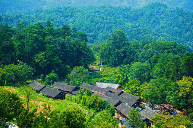新寨坪村老屋场自然寨俯瞰.摄影/放猪江湖
