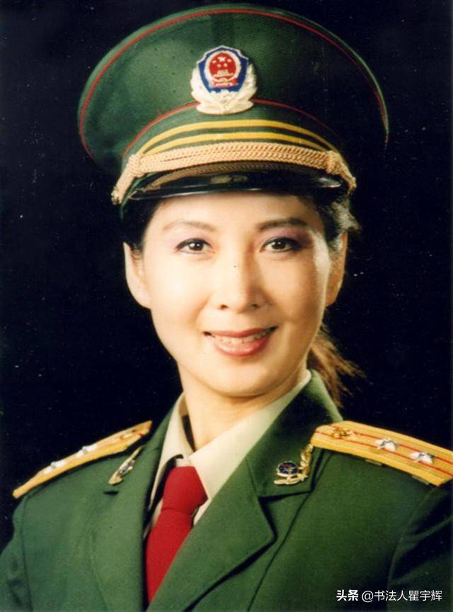 80年代的女明星,老照片中的吴海燕,恰如白莲花盛开在荷塘里