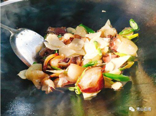 探寻农家菜的独特魅力——柴火灶烹饪艺术