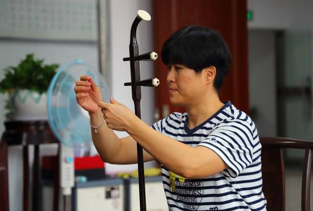 对极致的追求,对质量的严格把控 古月琴坊出品的二胡 在选材上十分