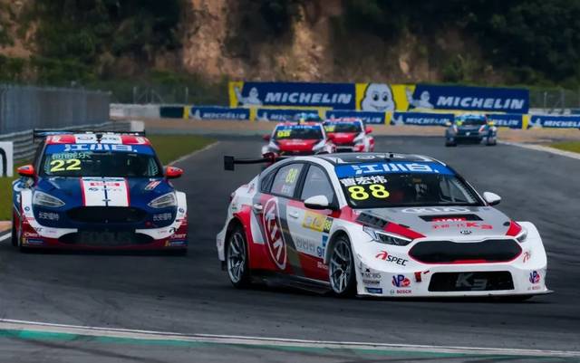 北京汽车车队欧阳若曦遭遇碰撞事故,未能完赛,不过朱戴维和朱胡安以第