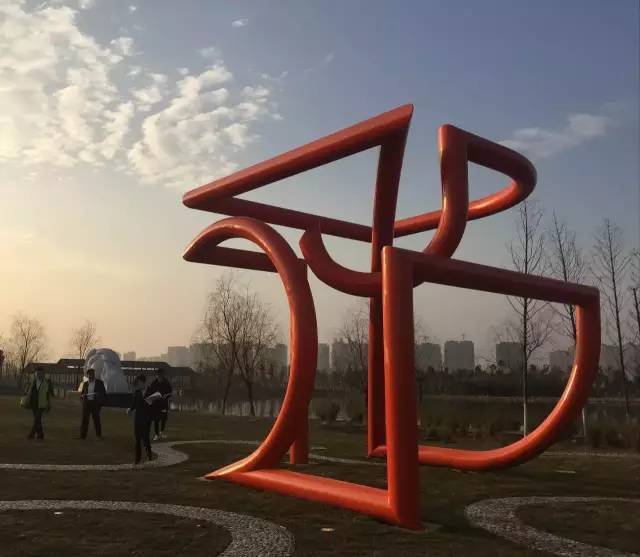 著名艺术家朱尚熹的公共雕塑