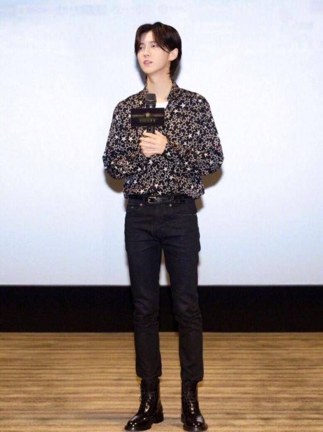 长相阳光过于青春的你还在被质疑吗?鹿晗的穿搭法则让你拥有成熟