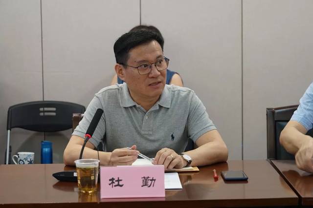 首次会议上,公司董事长杜勤发表了重要讲话.