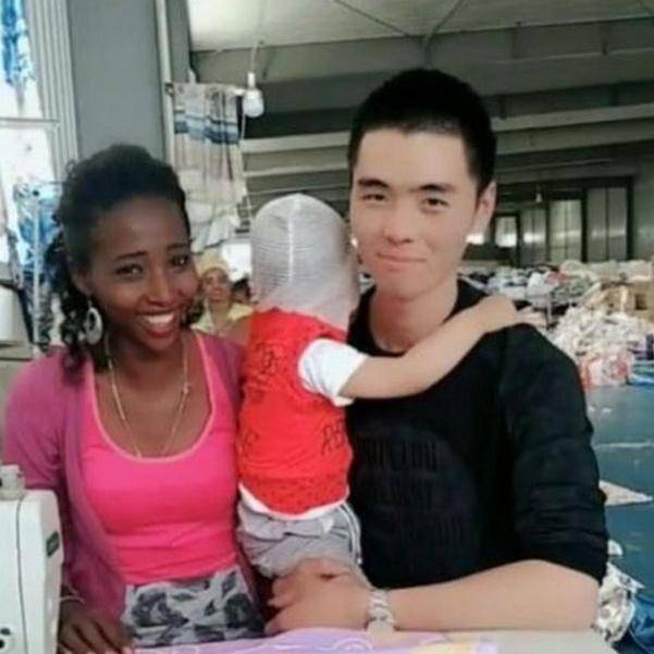 非洲黑妹和中国小伙图片