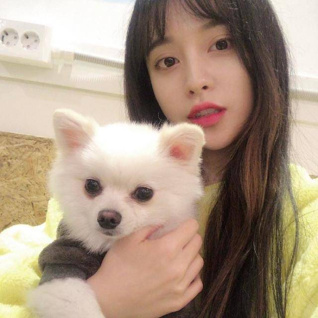 女生自拍照怎么拍:12个自拍拍照姿势,帮你解锁好看自拍照