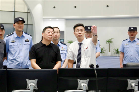 9月15日上午,省公安厅党委委员,副厅长,副市长,公安局长常和平到地铁1