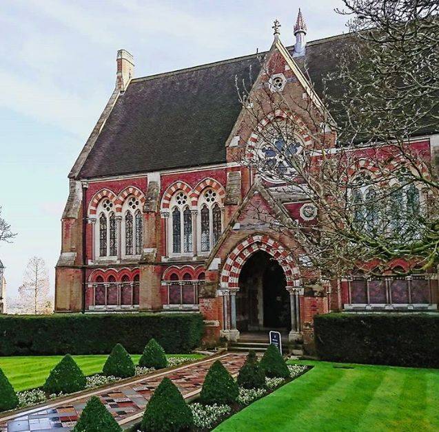 英国最贵的私立学校排名:榜首院校每年学费高达25万!