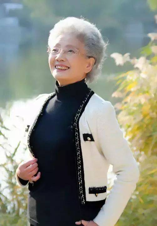88岁的她,成为中国最时尚的奶奶,美得令人心醉