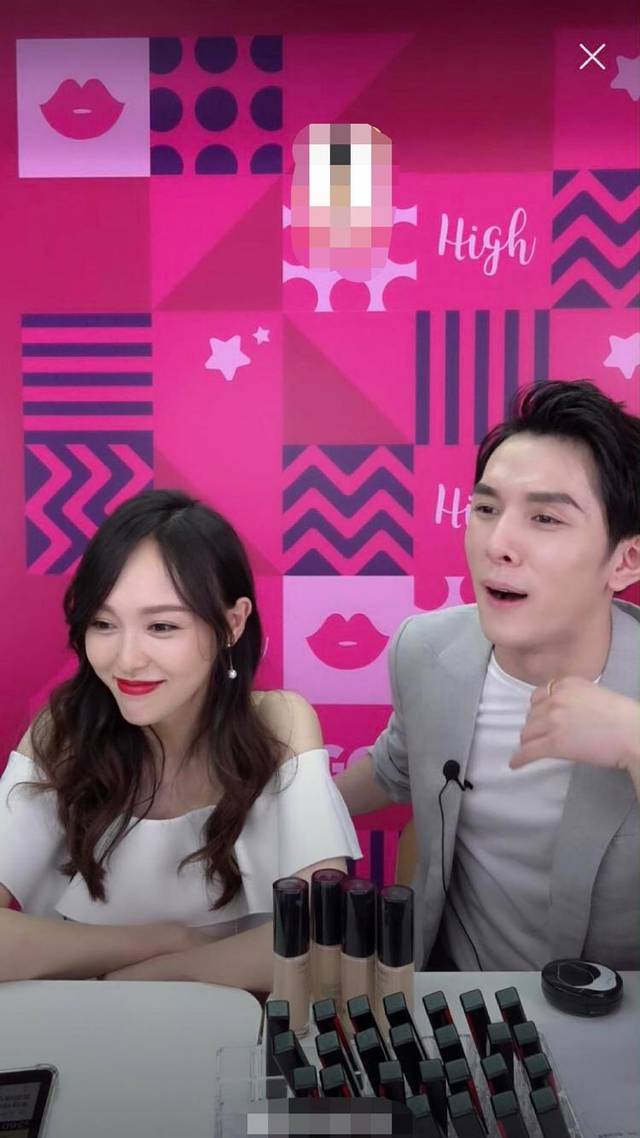 唐嫣露面李佳琦直播,妆容精致身材显瘦,力破此