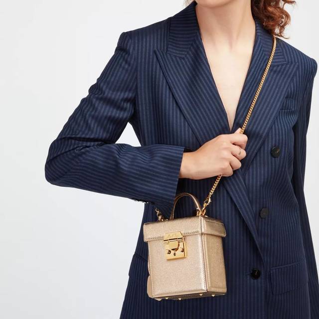 你以为摩纳哥王妃gracekelly只带火了一个爱马仕kellybag