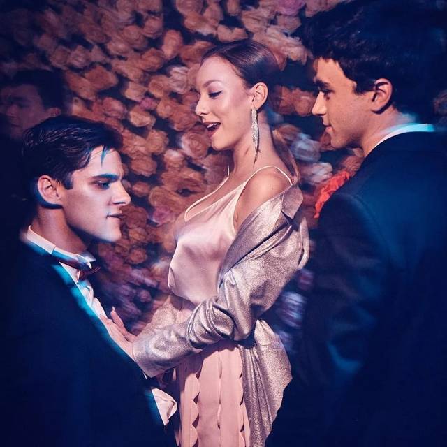 熬夜爆肝一口气看8集,这「乱搞」剧刺激到有点顶不住