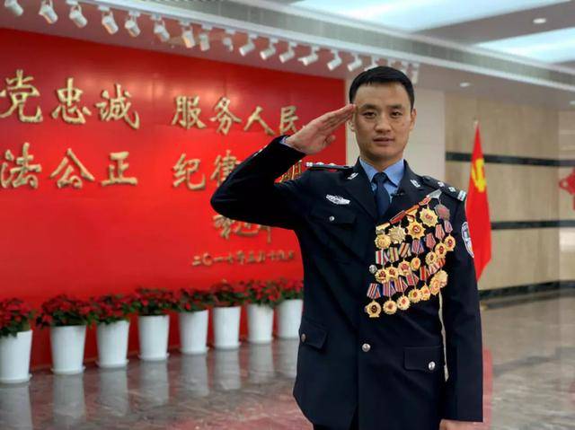 70年70人之"最帅交警"——孟昆玉