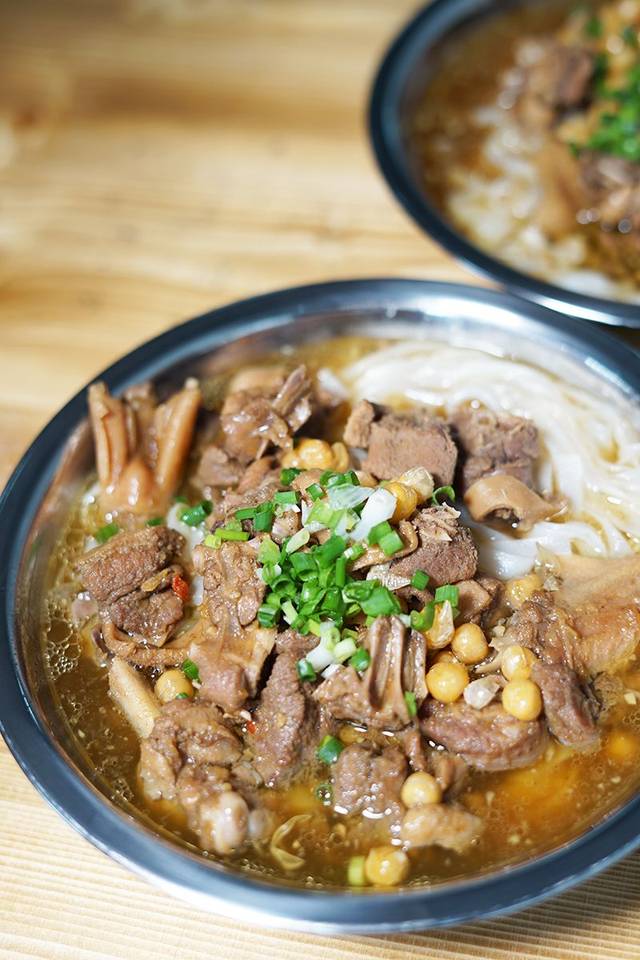 免费吃鸭肉粉贵港这家靠一碗粉火了三十多年的店开新店啦赶快相互转告