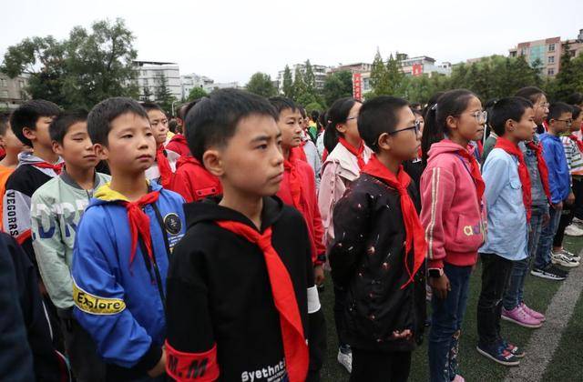 关注丨长赤中学隆重举行少先队建队仪式