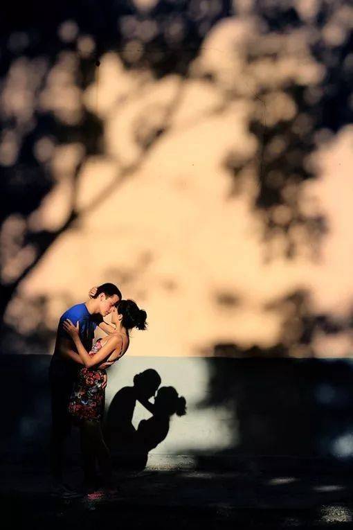 你一定是某个人,翘首以盼的欢喜.