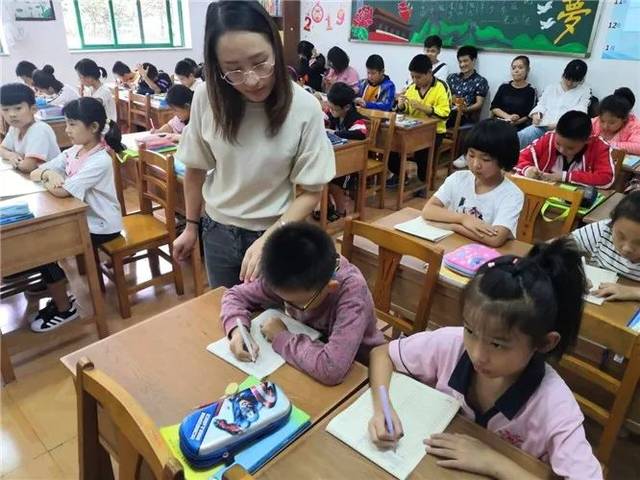 推动教学示范引领课,打造东海小学高效课堂