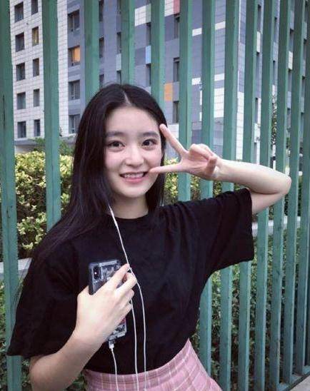 林青霞女儿长大了眉眼和母亲一模一样演技堪比杨紫