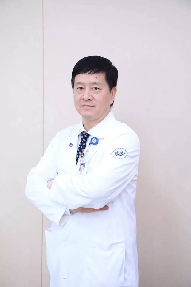 9月22日上午,浙江省人民医院骨科主任,运动医学专家毕擎教授坐诊临安