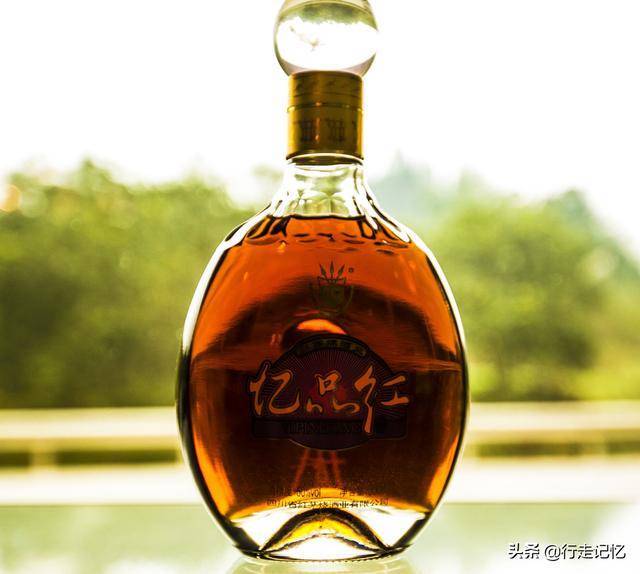 (原创)四川自贡红茅烧:红红的高粱红红的酒,今生醉在红尘中