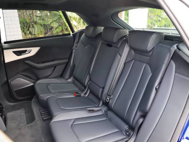 狙击宝马x6硬怼奔驰gle!实拍奥迪最帅suv q8