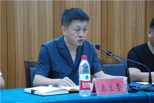 县法院党组书记,院长秦立莹,县委主题教育第九巡回指导组组长闫鸿起