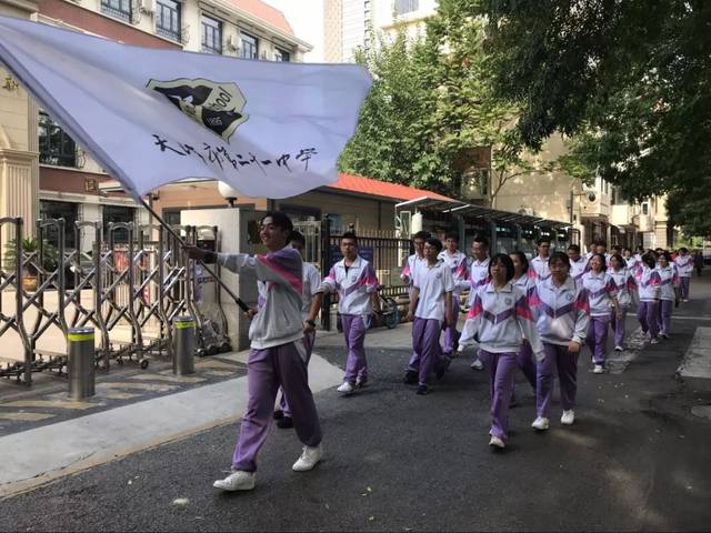 天津市第二十一中学学生走进社区,做了这样一件事