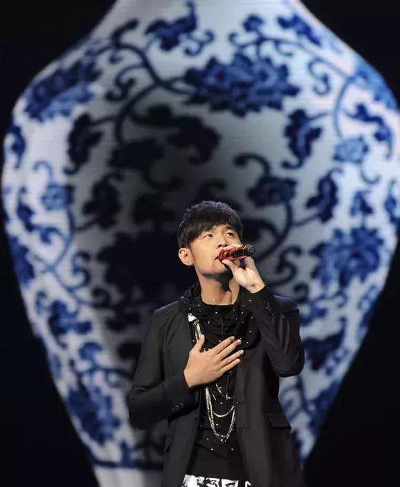 说好不哭!听完周杰伦新单曲,我开始怀念《青花