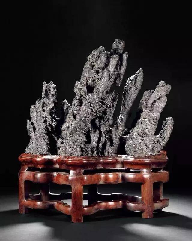 彩葉】 中国古玩 太湖石 奇形石 置物 唐木台付 鑑賞石 gE9