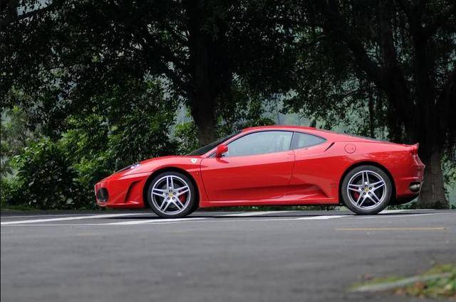 他"姐姐"开法拉利430,张一山撩妹开什么车.