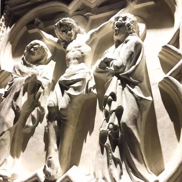 圣米歇尔屠龙- 宣扬和平与博爱的上帝之子耶稣 接过象征永恒荣耀