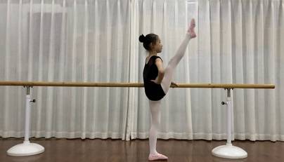 中国舞六级前旁大踢腿图片