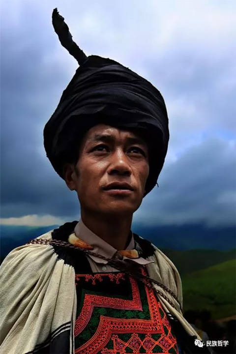 彝族自然环境特点,彝族服饰特点,自然环境_大山谷图库
