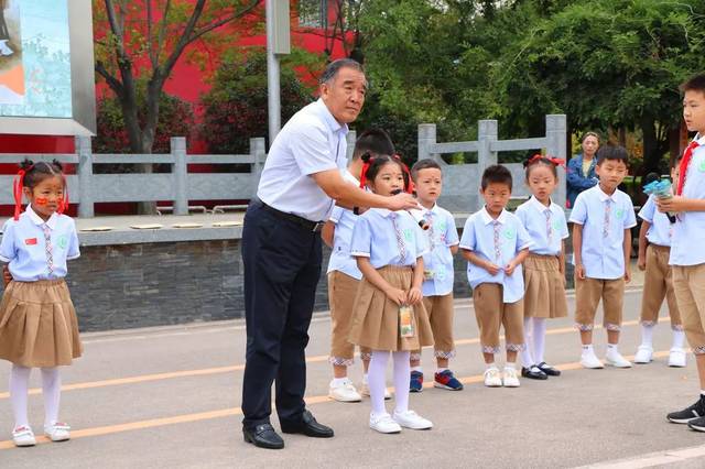临沂朴园小学2019级入学课程汇报暨开笔礼
