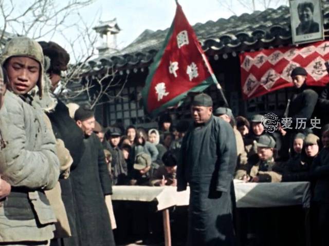 1950年北京斗地主的真实场景群情激愤的诉苦大会