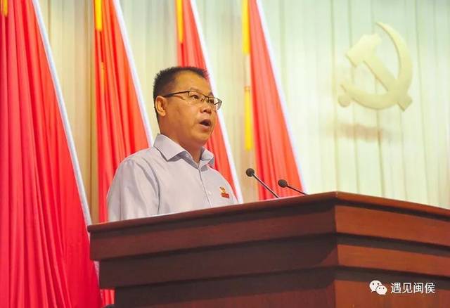 (先进集体代表闽侯一中校长郑天明作典型发言)