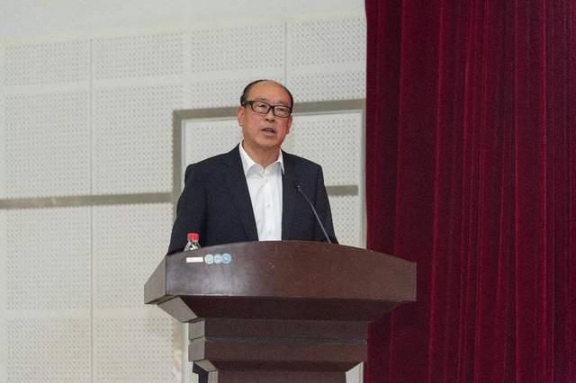 图2.李宝章书记作动员讲话