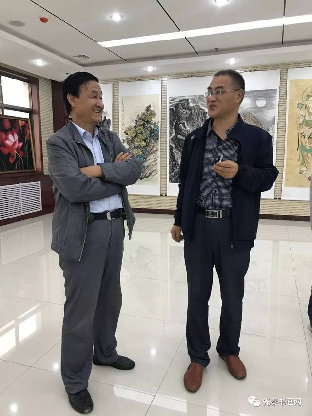 凤翔县副县长牛建强主持开幕式 王彩玲主持 新凤翔凤翔县美协张健生