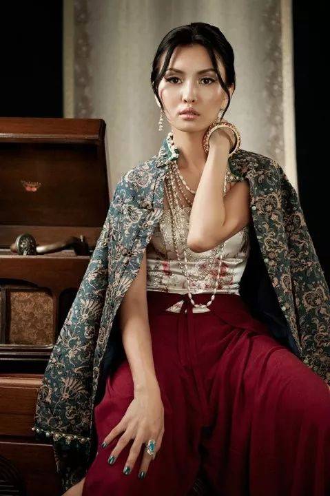 布里亚特共和国最美的女人她毕业于清华大学设计系