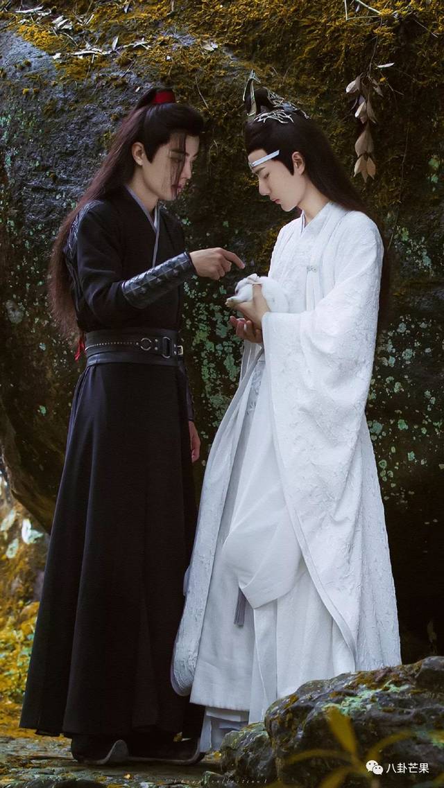 陈情令的泰国见面会,肖战王一博又双叒kswl,懂自懂!