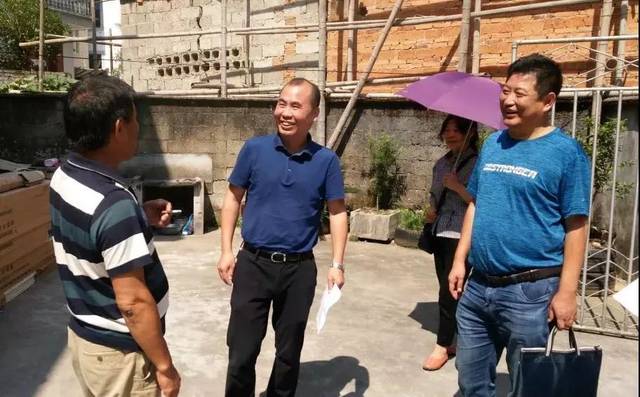 周二9月17日,副县长齐正兰一行到开化县实验幼儿园教育集团调研学前