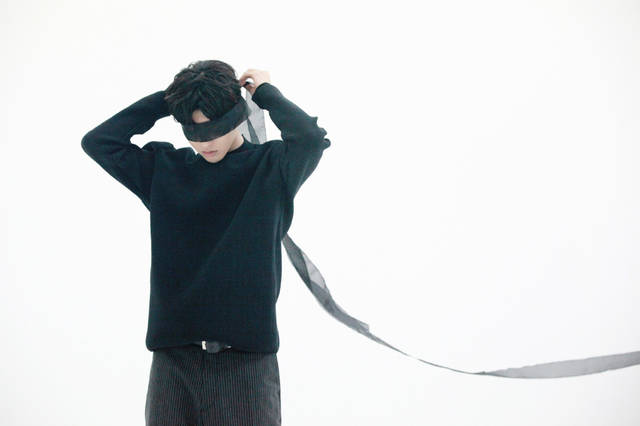 蔡徐坤时尚大片蒙眼杀,只你太美是有原因的,坤坤也着实是太美了_手机