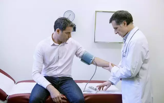 原创单次测量血压150/100,动态监测血压135/85,算不算高血压?