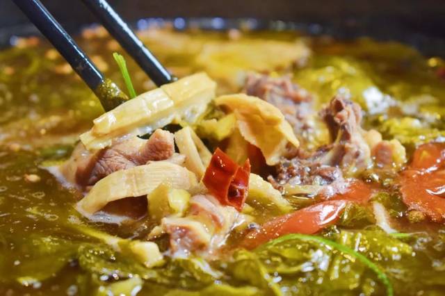 大吉大利每天吃鸡秘制老坛酸菜竹笋鸡一口就让你沦陷周年大庆邀你一起