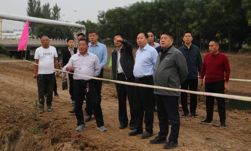 开发区党工委书记吴玉培带队视察黑河综合整治情况_手机搜狐网