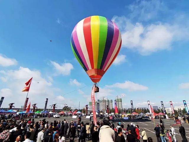 气势磅礴的载人热气球惊艳了所有来宾 浪漫热气球