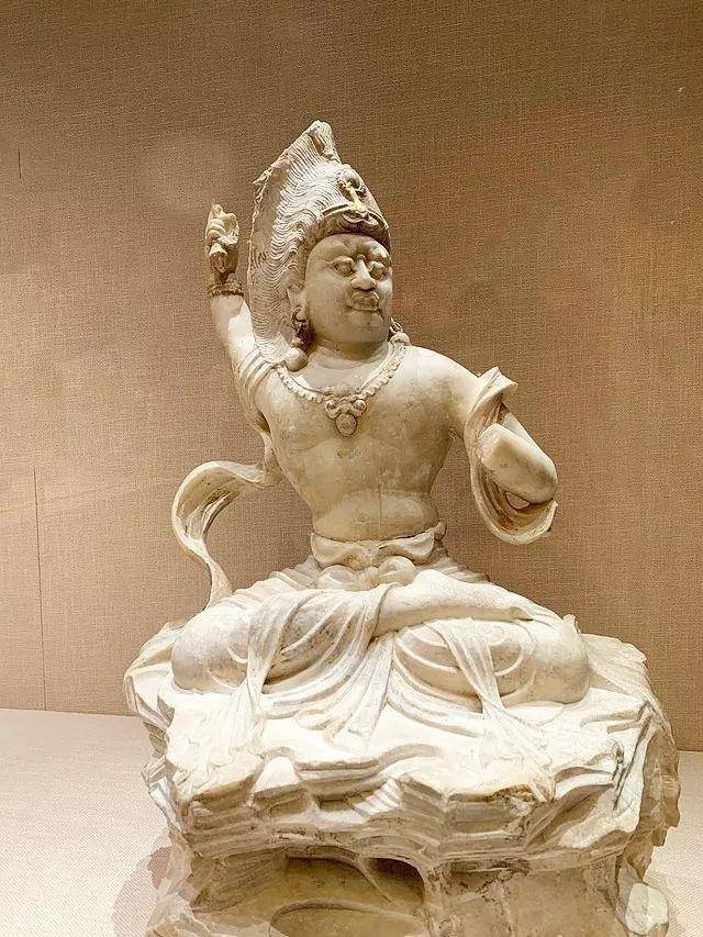 白石金刚坐像(唐代)1959年陕西省唐安国寺旧址出土,西安碑林博物馆