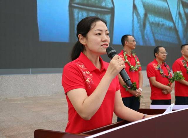 (高三教师代表梁欣讲话)