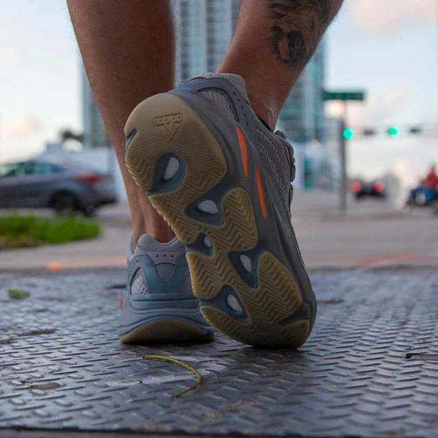 国区还能正式发售吗?yeezy boost 700 v2 惯性上脚美图近赏